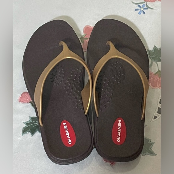 Okabashi Gold Thong Sandals - Picture 6 of 7